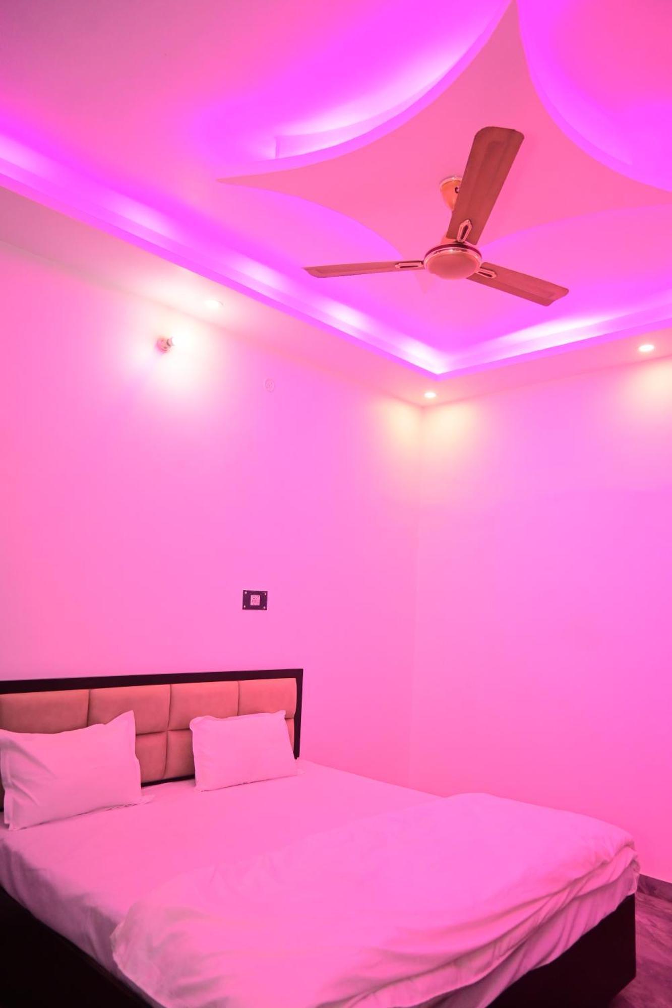 Shri Narayanam Guest House And Home Stay Ayodhya ภายนอก รูปภาพ