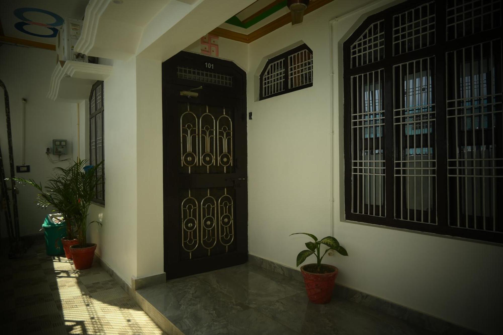Shri Narayanam Guest House And Home Stay Ayodhya ภายนอก รูปภาพ